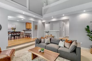 Photo #6: 222091442 Listing