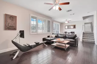 Photo #3: 222091495 Listing