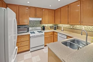 Photo #3: 222091969 Listing