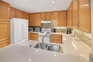 Photo #4: 222091969 Listing