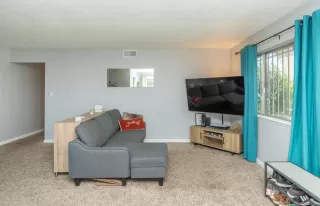 Photo #4: 222092377 Listing