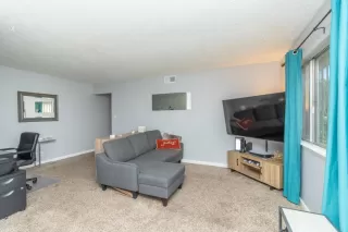 Photo #5: 222092377 Listing