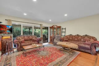 Photo #2: 222092439 Listing