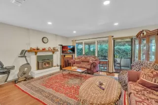 Photo #3: 222092439 Listing