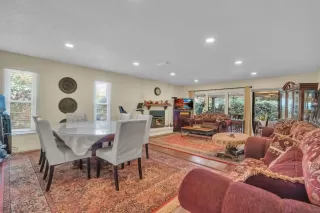 Photo #4: 222092439 Listing