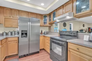 Photo #5: 222092439 Listing