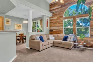 Photo #3: 222092462 Listing