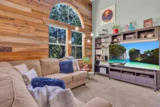 Photo #4: 222092462 Listing