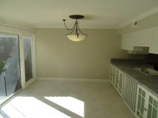 Photo #5: 222093249 Listing