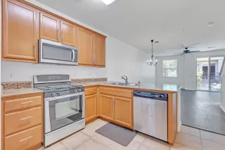 Photo #4: 222093607 Listing