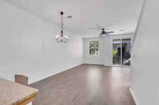 Photo #6: 222093607 Listing