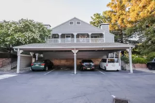 Photo #2: 222093647 Listing