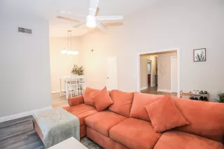 Photo #4: 222093647 Listing