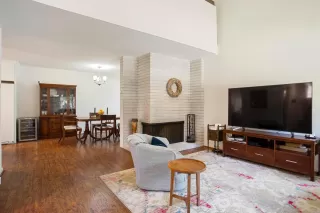 Photo #5: 222093685 Listing 