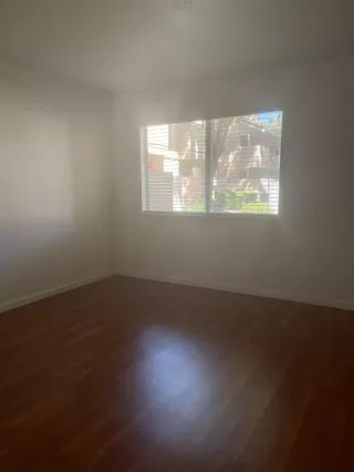 Photo #4: 222093765 Listing