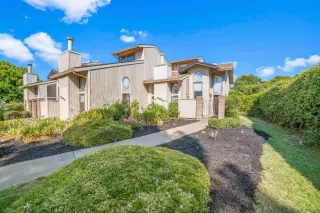 Photo #2: 222094179 Listing