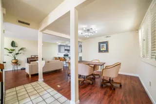 Photo #6: 222094179 Listing