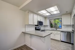 Photo #4: 222095919 Listing