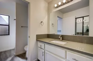 Photo #5: 222095919 Listing