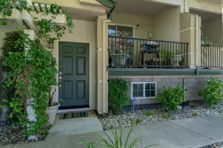 Photo #2: 222095957 Listing