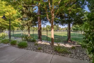 Photo #4: 222095957 Listing