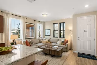 Photo #4: 222096143 Listing