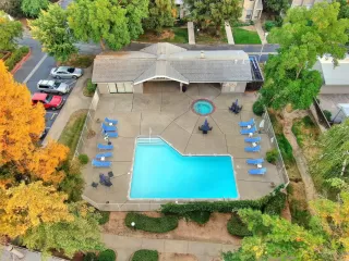 Photo #3: 222096283 Listing