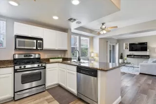 Photo #2: 222096503 Listing