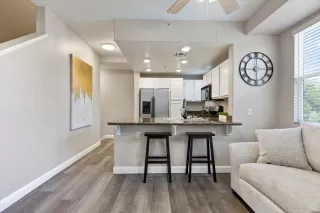 Photo #3: 222096503 Listing