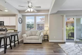 Photo #4: 222096503 Listing