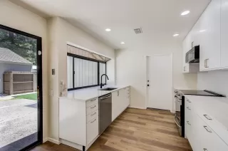 Photo #3: 222096515 Listing 