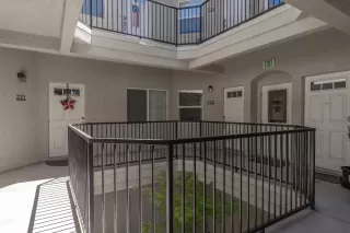 Photo #5: 222096637 Listing 