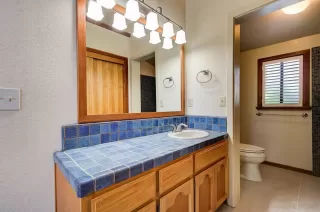 Photo #5: 222097295 Listing