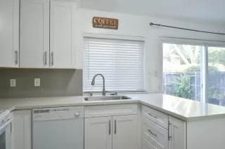 Photo #4: 222097383 Listing