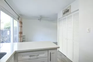 Photo #5: 222097383 Listing