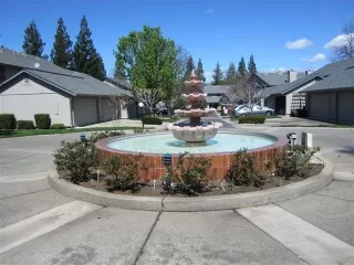 Photo #5: 222098429 Listing