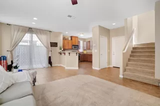 Photo #2: 222098754 Listing 