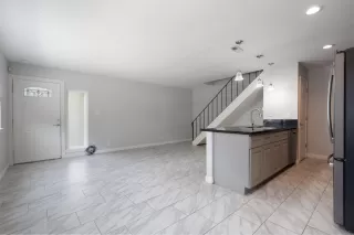 Photo #5: 222100041 Listing