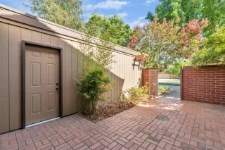 Photo #4: 222100659 Listing