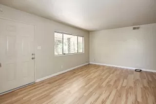 Photo #4: 222101220 Listing