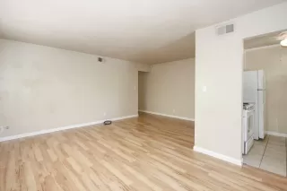 Photo #5: 222101220 Listing