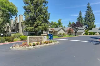 Photo #2: 222102403 Listing