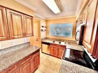 Photo #5: 222103417 Listing