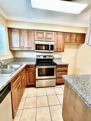 Photo #6: 222103417 Listing