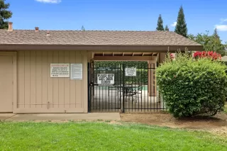 Photo #4: 222103426 Listing