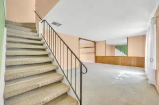 Photo #5: 222104593 Listing