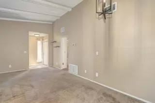 Photo #5: 222105397 Listing