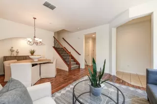 Photo #5: 222106306 Listing