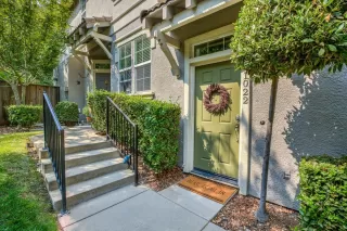 Photo #3: 222106409 Listing