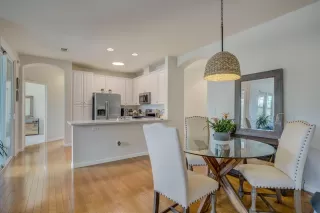 Photo #5: 222106409 Listing